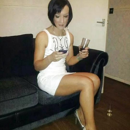 16P Slim Black Haired MILF