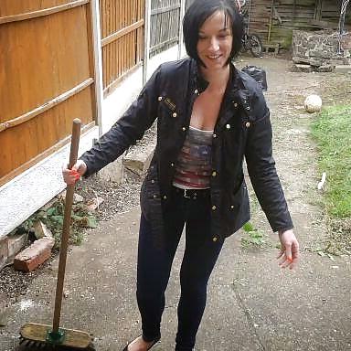 16P Slim Black Haired MILF