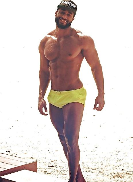 25P Hot Arabian Males