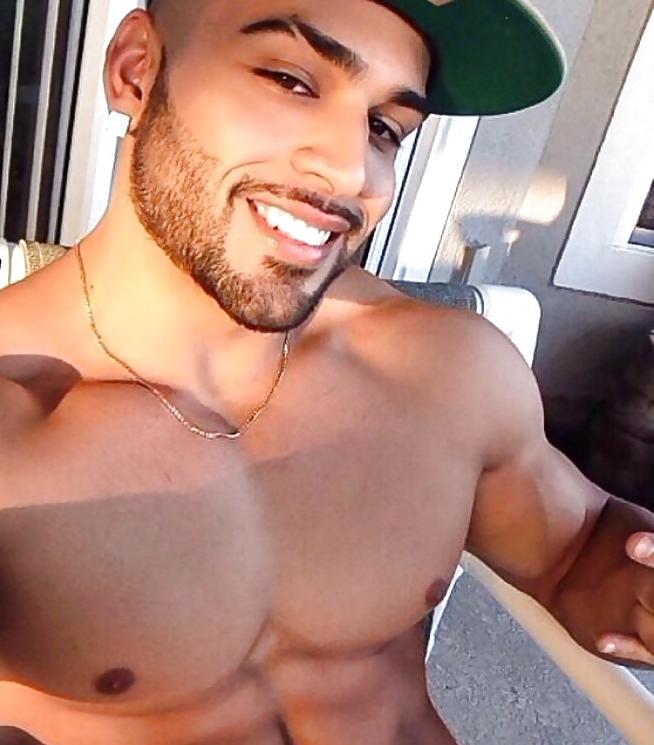 25P Hot Arabian Males
