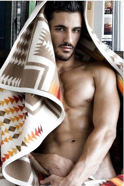 25P Hot Arabian Males