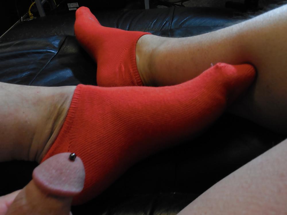 16P Jerking off on Red socks
