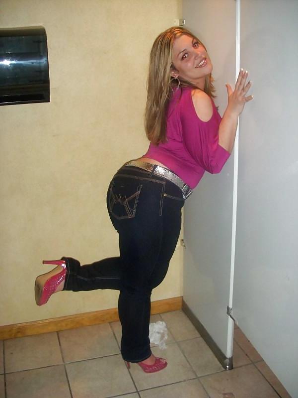 15P Curvy Latin Babe