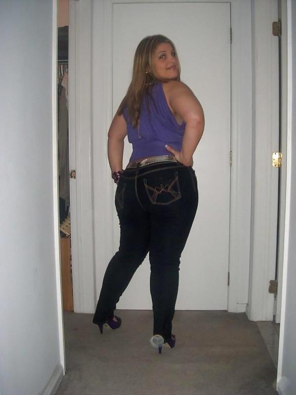 15P Curvy Latin Babe