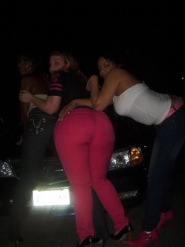 15P Curvy Latin Babe