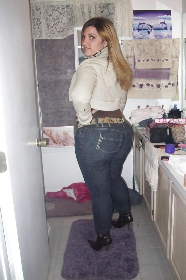 15P Curvy Latin Babe
