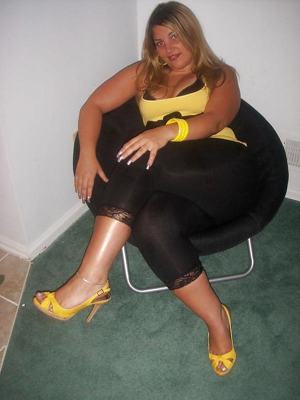 15P Curvy Latin Babe