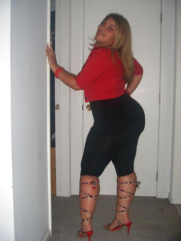 15P Curvy Latin Babe