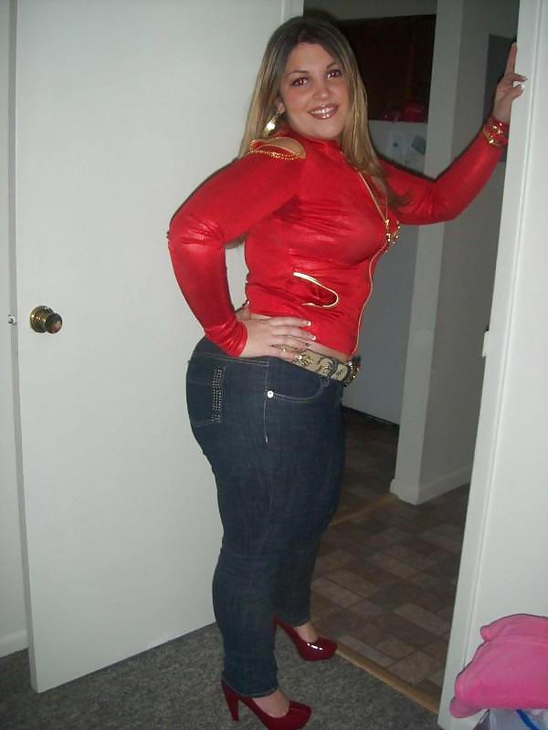 15P Curvy Latin Babe