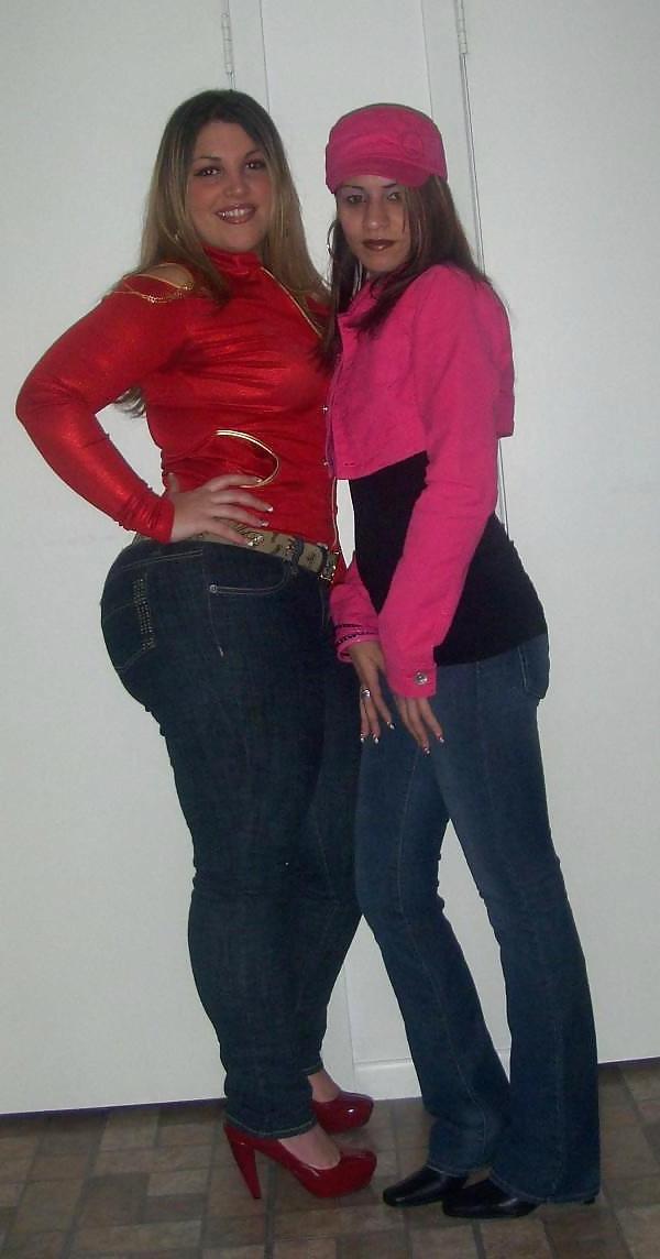 15P Curvy Latin Babe