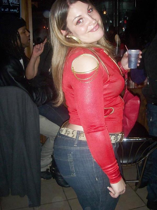 15P Curvy Latin Babe
