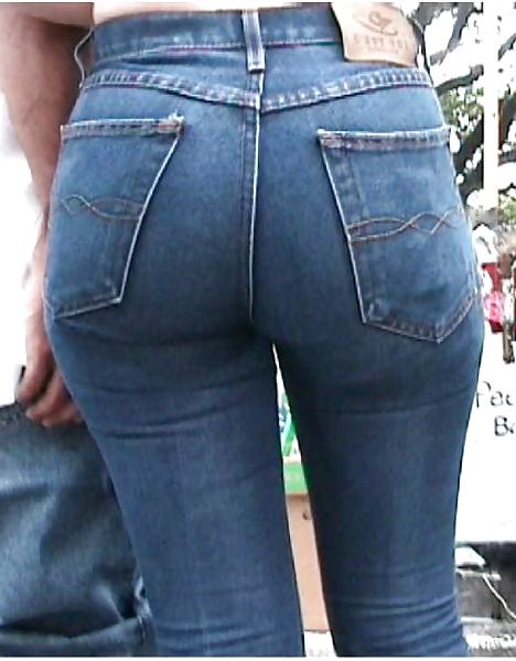 25P Tight jeans ass