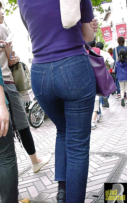 25P Tight jeans ass