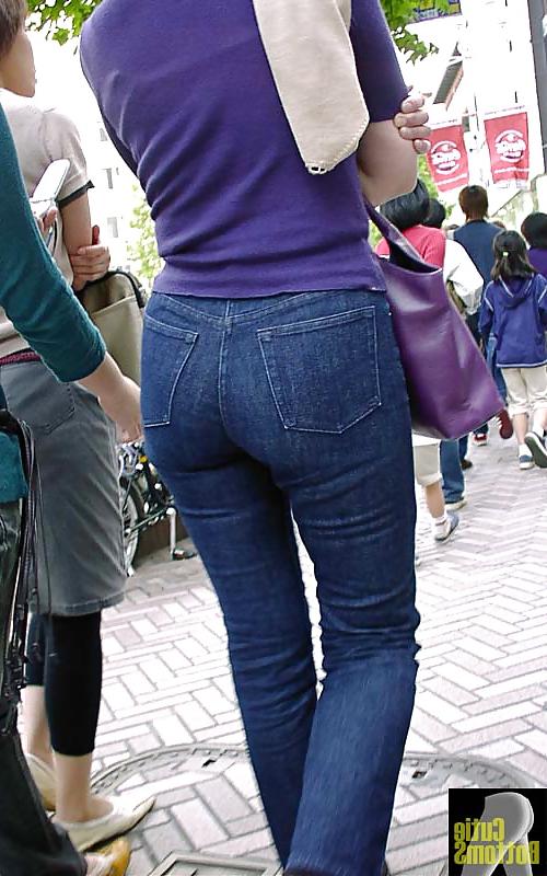 25P Tight jeans ass