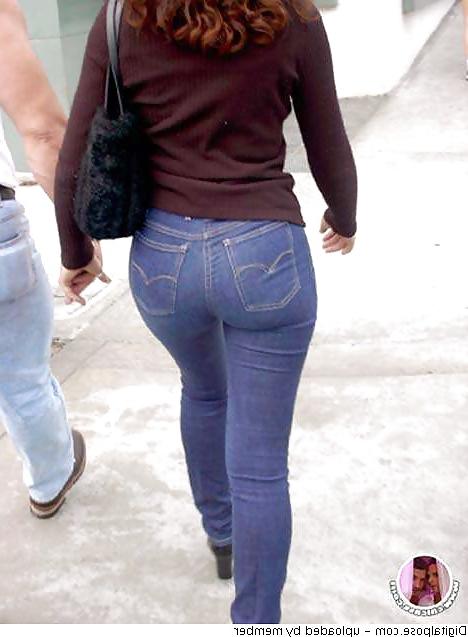25P Tight jeans ass