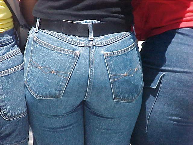25P Tight jeans ass