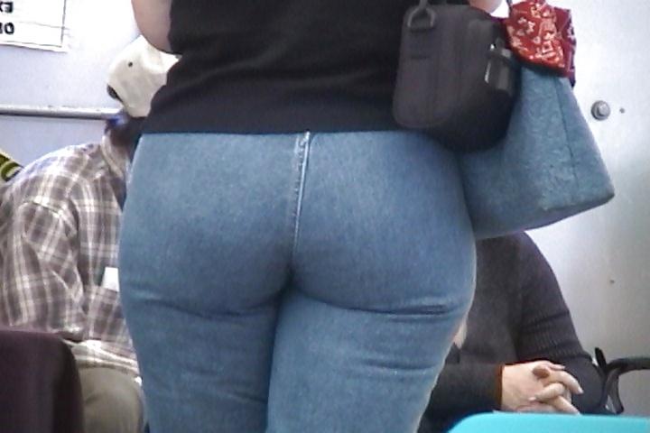 25P Tight jeans ass