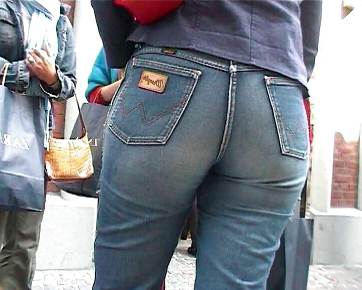 25P Tight jeans ass