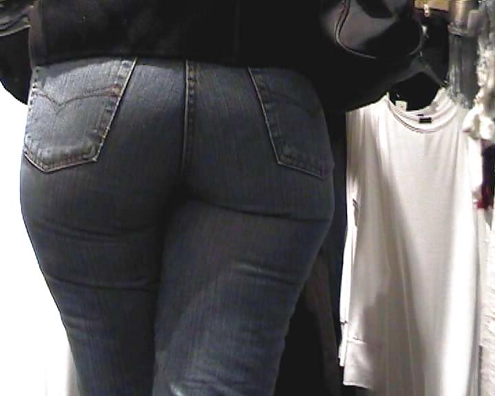 25P Tight jeans ass