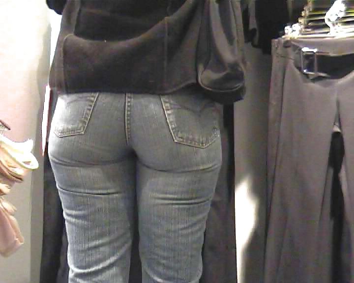 25P Tight jeans ass