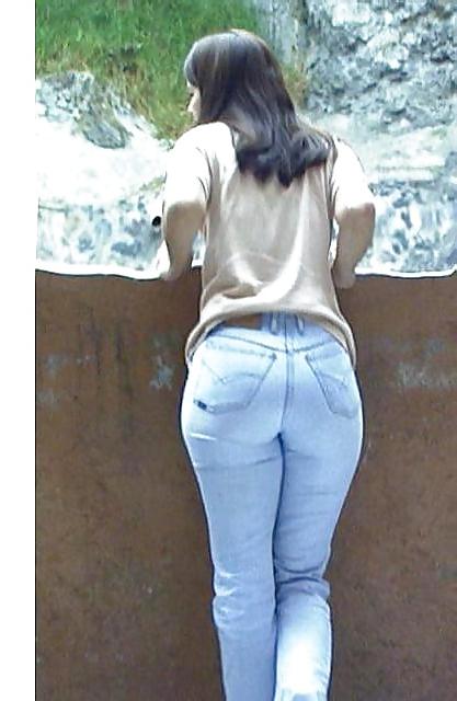 25P Tight jeans ass