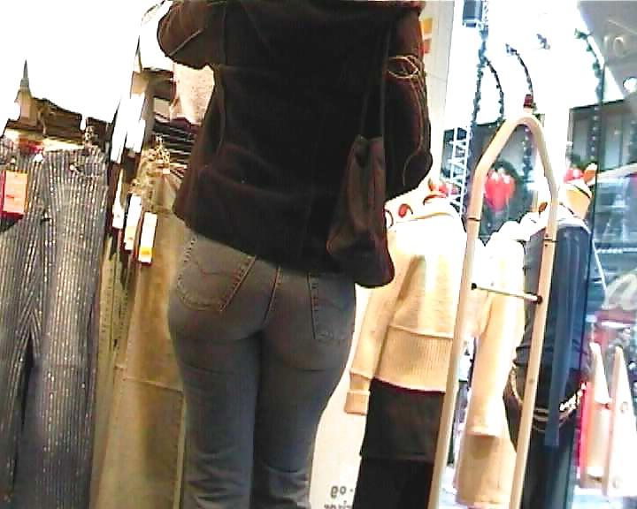 25P Tight jeans ass