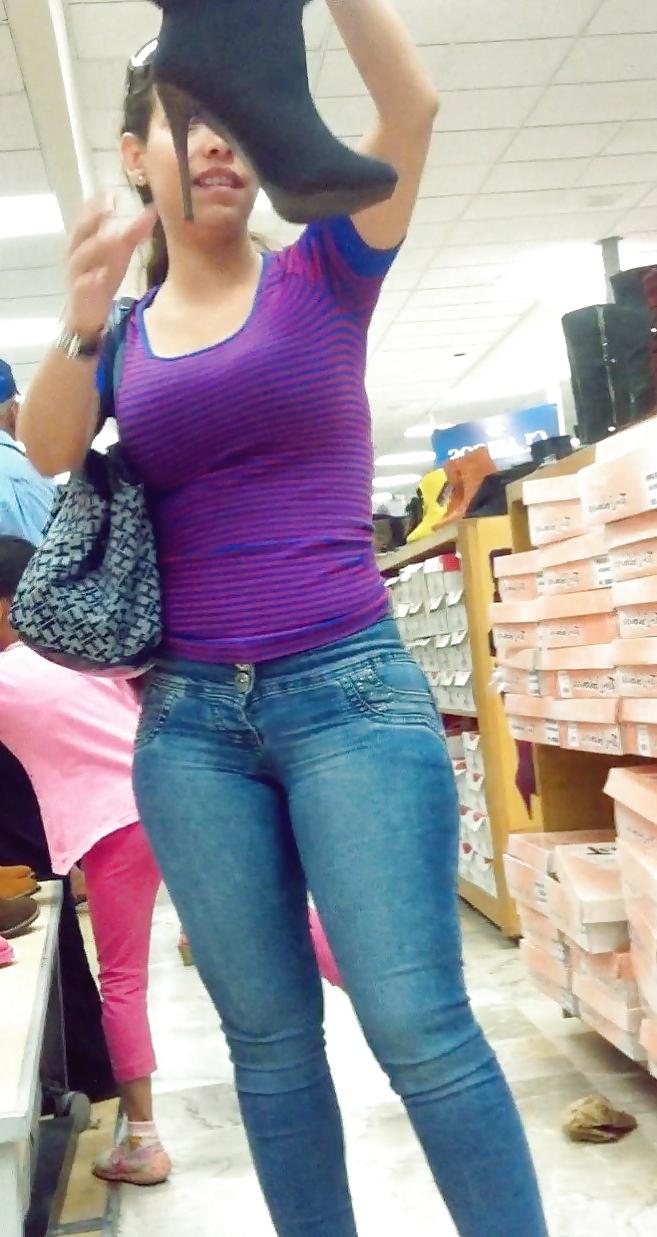 25P Horny Mom in jeans