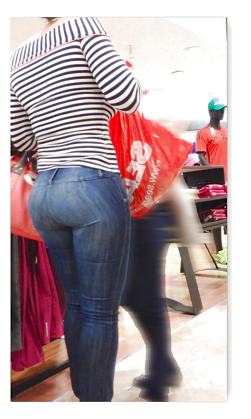 22P Sexy mom in jeans