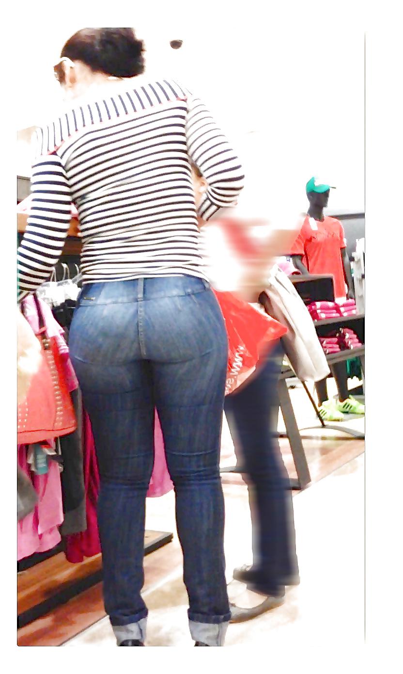 22P Sexy mom in jeans