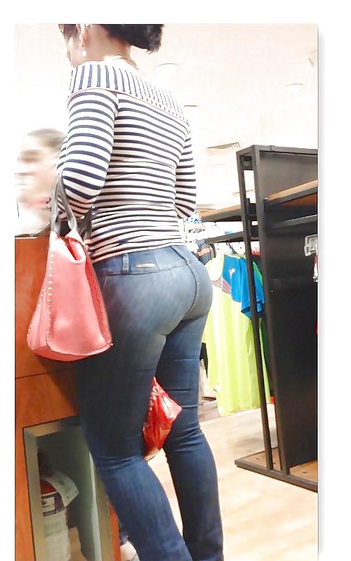 22P Sexy mom in jeans
