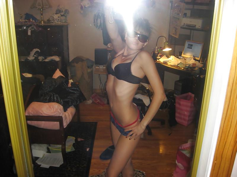 25P Young cheerleader flashing pussy