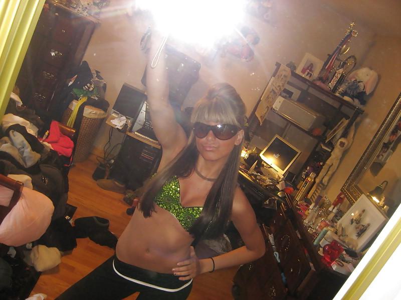 25P Young cheerleader flashing pussy