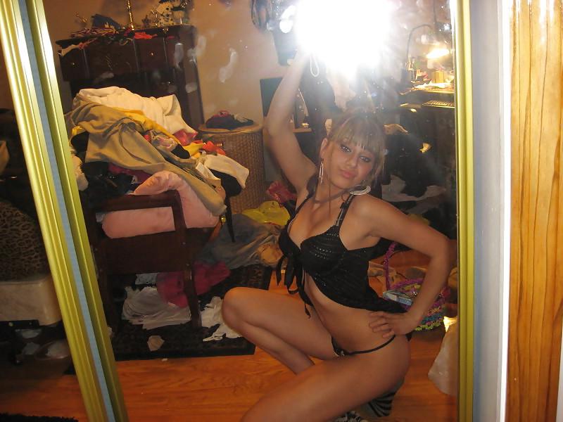 25P Young cheerleader flashing pussy