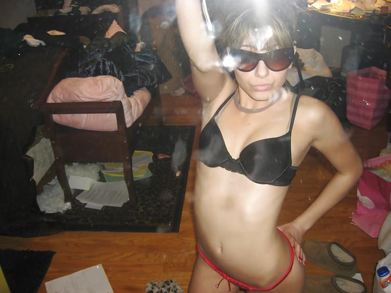 25P Young cheerleader flashing pussy