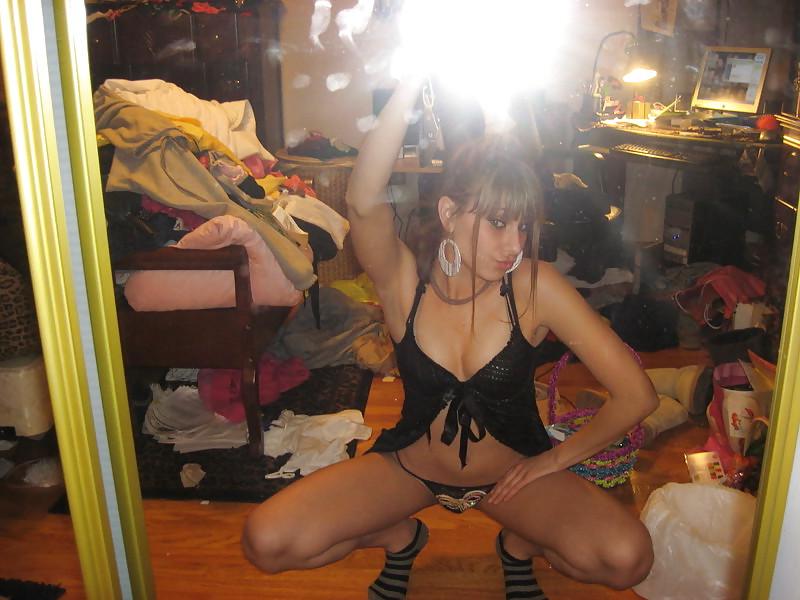 25P Young cheerleader flashing pussy
