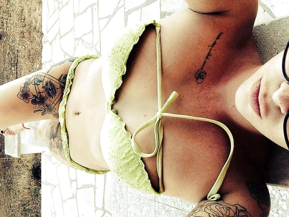 13P Fb bimbo thea
