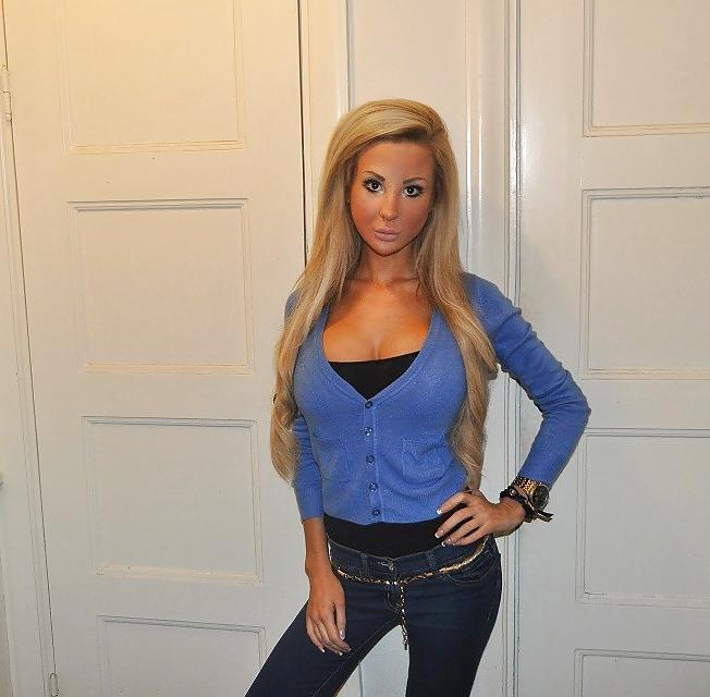 17P Kissie bimbo blonde 