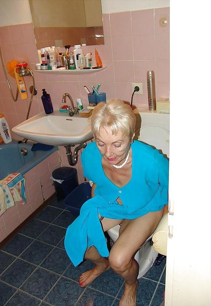 16P Granny Francesca in the bathroom
