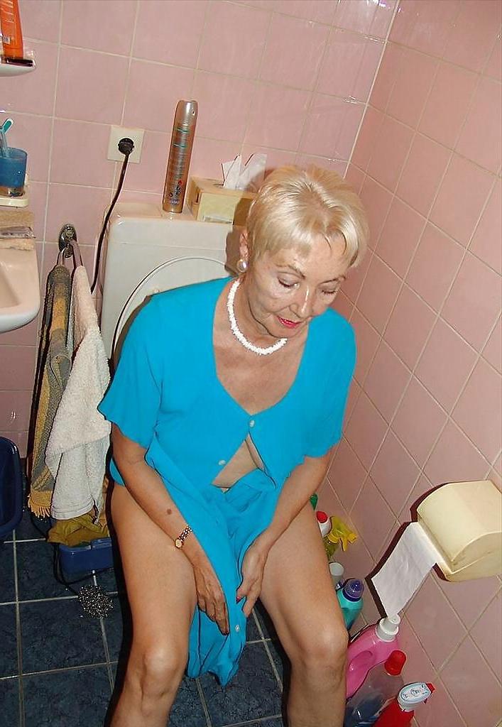 16P Granny Francesca in the bathroom
