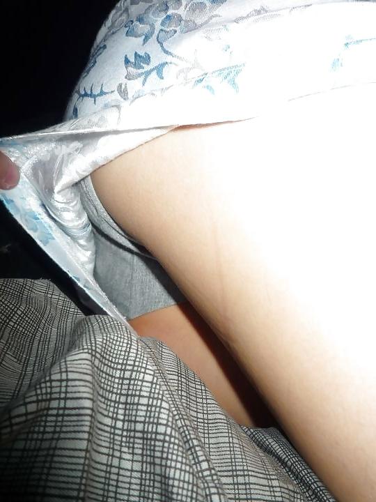 17P Chinese waitress shows pussy