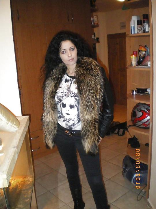 25P Beautiful dark-haired milf