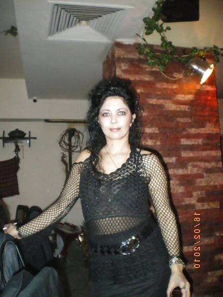 25P Beautiful dark-haired milf