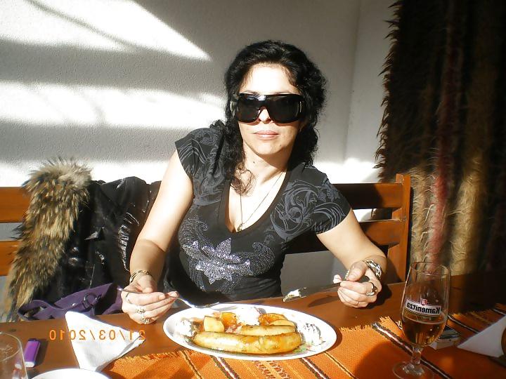 25P Beautiful dark-haired milf