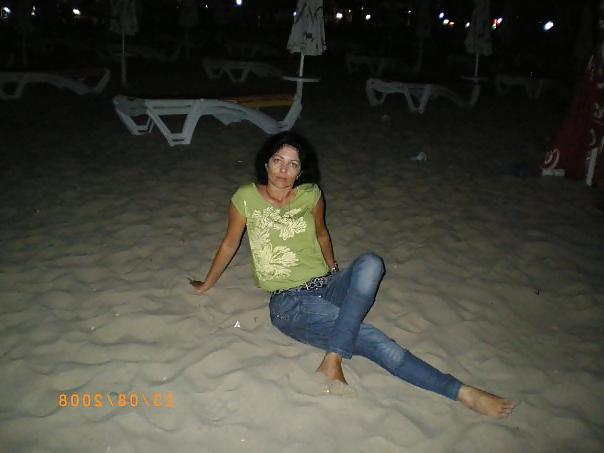 25P Beautiful dark-haired milf