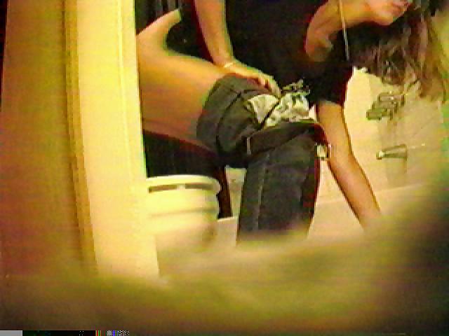 21P Friend Spied in bathroom