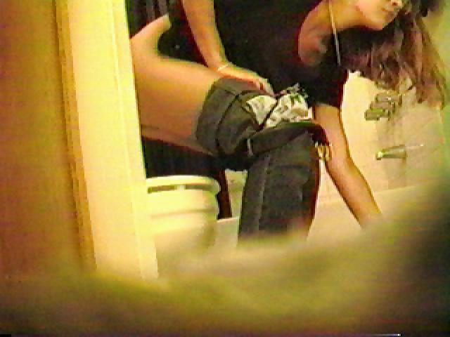 21P Friend Spied in bathroom
