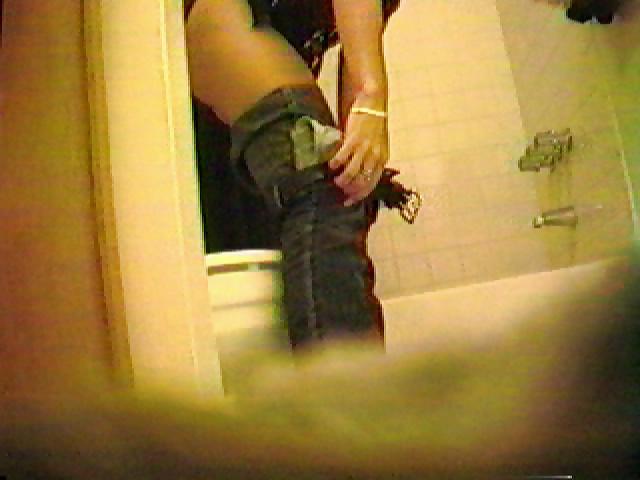 21P Friend Spied in bathroom
