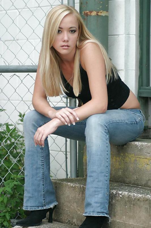 25P Sexy sluts in tight jeans 1