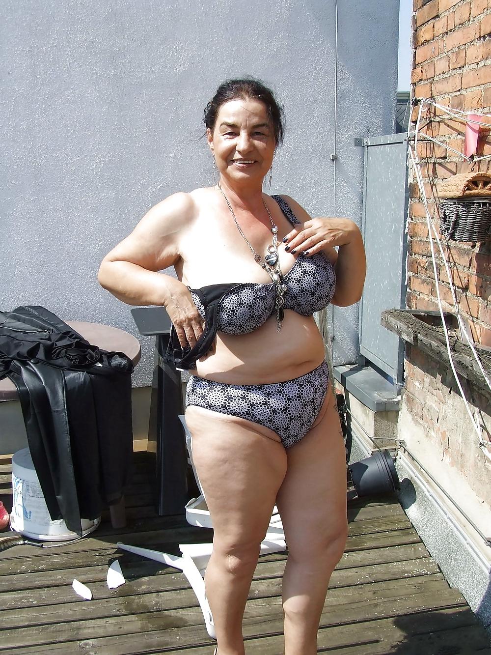 12P Fat granny strips off