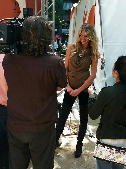 16P Kate Upton Milking a Cow SoBe Try Everything